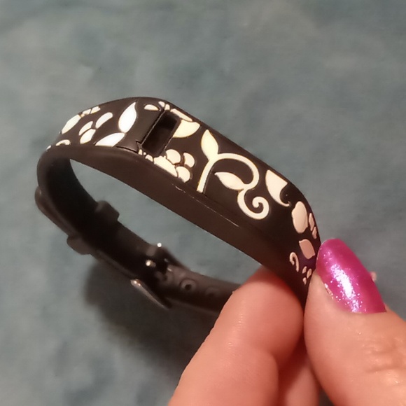 Fitbit flex with French bull floral wrist band. Fitness tracker - Picture 4 of 8